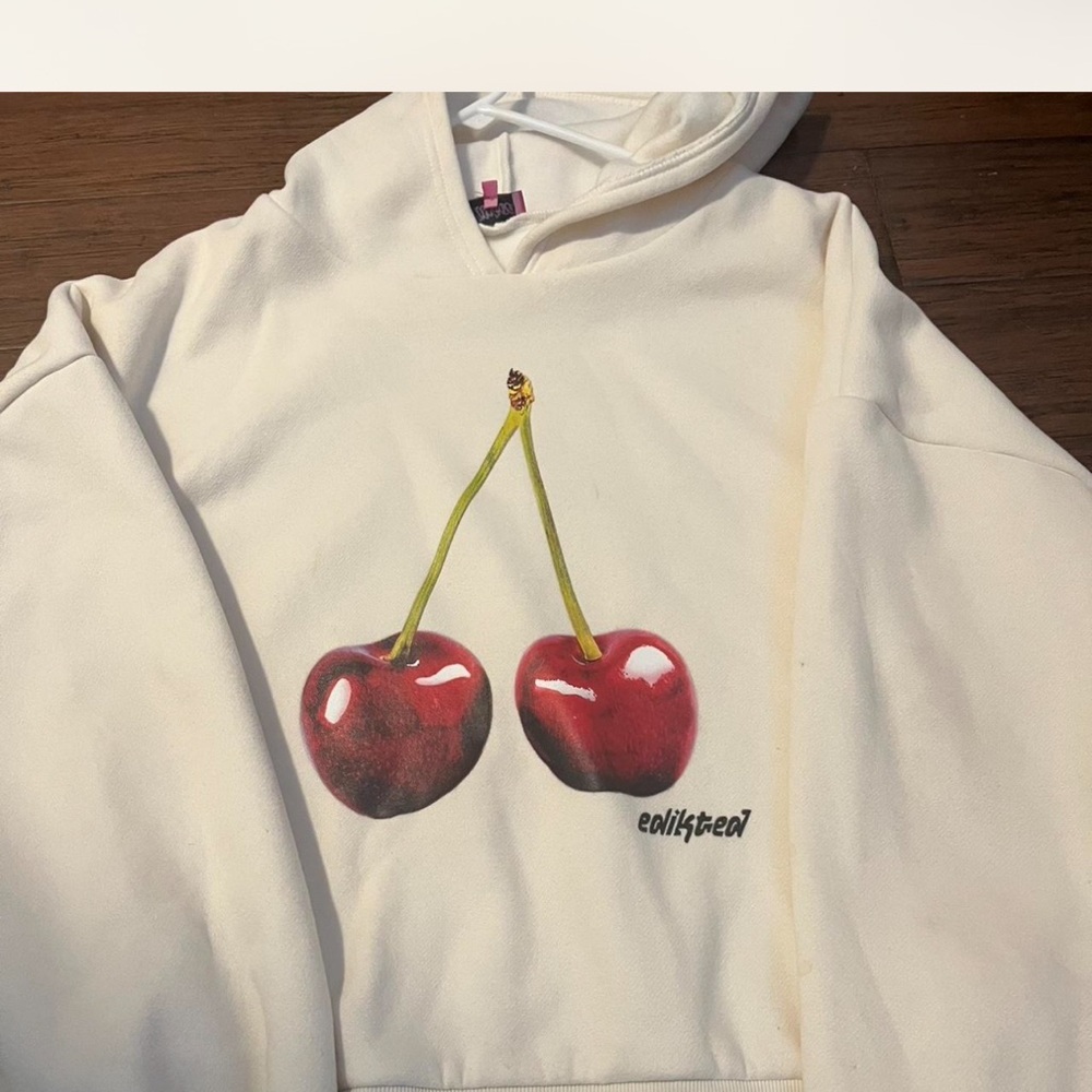 Edikted Cherry Graphic Hoodie – XS – Cream/Off-White